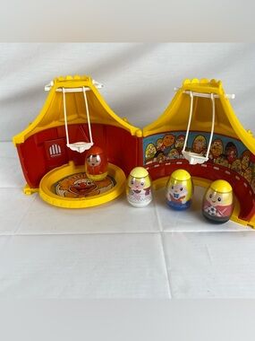 Vintage 1977 Hasbro Weeble Circus Wobbles Playset w/ Figures Clown Tent Toy